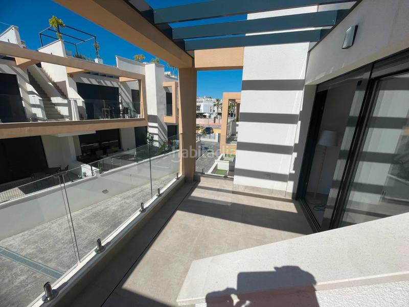 Foto 82b35c20-687b-4492-9657-e3a3b6130468. Casa sumérgete en el confort y la exclusividad de este sofisticado bungalow de obra nueva en la prestigiosa zona de pau 26, en Orihuela