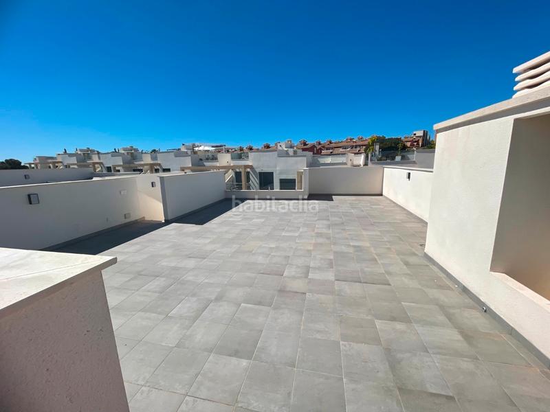 Foto bb3d552c-a66d-420b-99eb-24dfaf88f7b8. Casa sumérgete en el confort y la exclusividad de este sofisticado bungalow de obra nueva en la prestigiosa zona de pau 26, en Orihuela