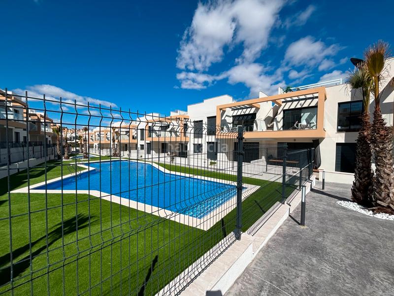 Foto d9fb2055-091b-4e56-9521-391531893634. Casa sumérgete en el confort y la exclusividad de este sofisticado bungalow de obra nueva en la prestigiosa zona de pau 26, en Orihuela