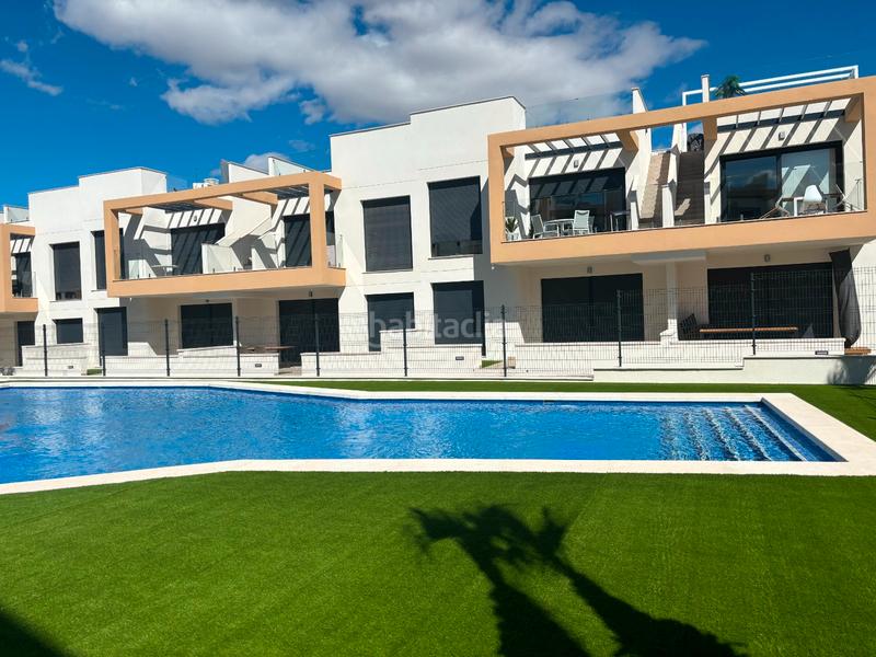 Foto ee0ad9fe-c778-4530-af16-4c33c53bbcbf. Casa sumérgete en el confort y la exclusividad de este sofisticado bungalow de obra nueva en la prestigiosa zona de pau 26, en Orihuela