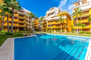 Appartement à Punta Prima. Descubre esta exquisita propiedad de 80 m construidos, diseñada