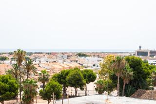 Àtic a San Pedro del Pinatar. Este ático dúplex destaca por su excelente ubicación en la aveni