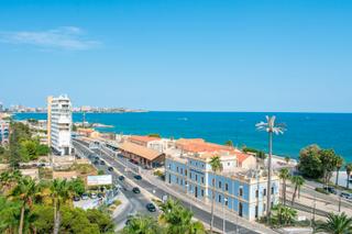 Apartament a Raval Roig - Virgen del Socorro. Descubra este ático ubicado en primera línea de la playa del pos