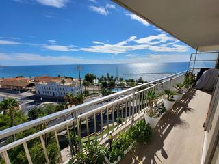 Apartament a Raval Roig - Virgen del Socorro. Descubra este exclusivo ático ubicado en primera línea de la pla