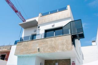 Casa a Zona Carrefour - Urbanizaciones. En una exclusiva zona residencial rodeada de naturaleza, esta vi