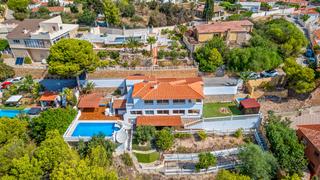 Casa en Montebello - Nou Espai. Esta fantástica villa, completamente renovada en 2025, combina a