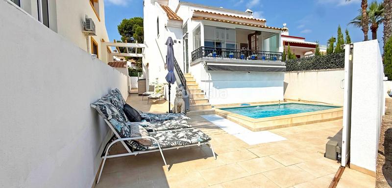 Foto 77f96b6a-b132-41d7-a084-5a4be8c3bdd1. Casa descubra esta magnifica villa reformada en villamartin, donde la modernidad y la comodidad se fusionan en cada detalle. la propied en Orihuela