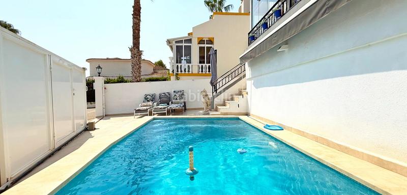 Foto f75772a7-eb60-446c-8317-8f1083100d09. Casa descubra esta magnifica villa reformada en villamartin, donde la modernidad y la comodidad se fusionan en cada detalle. la propied en Orihuela