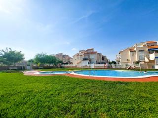 Casa a Playa Flamenca. Descubre este bungalow de planta alta en playa flamenca, una de