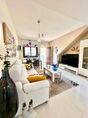 Maison à La Florida. Descubra este elegantenbspbungalow en planta baja ubicado en una