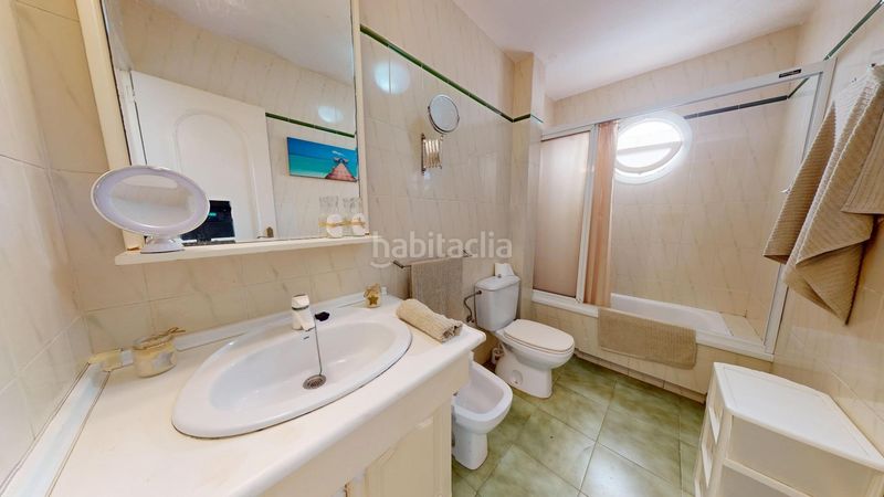 Foto 0d9c808c-a57f-44b2-a688-e6f6f70d11f0. Apartamento a solonbsp10 metros del reluciente mar, este acogedor apartamento ennbspplaya lisanbspes una oportunidad única de disfrutar del me en Santa Pola