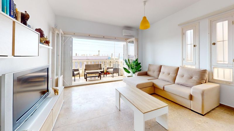 Foto 531b5510-af5a-44f4-8001-7001cbd922dc. Apartamento a solonbsp10 metros del reluciente mar, este acogedor apartamento ennbspplaya lisanbspes una oportunidad única de disfrutar del me en Santa Pola