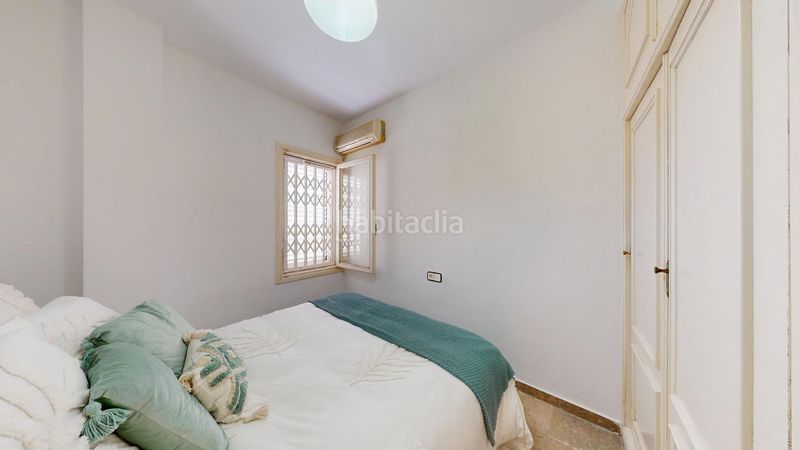 Foto f4f7f9c3-fb5c-4698-bf79-4e406a710689. Apartamento a solonbsp10 metros del reluciente mar, este acogedor apartamento ennbspplaya lisanbspes una oportunidad única de disfrutar del me en Santa Pola