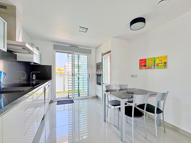 Foto 6cb4866e-fc3f-45fa-aedb-f40f3cf7a0e8. Apartamento presentamos este exclusivo apartamento de reciente construcción en una prestigiosa zona residencial , junto a los altos en torrevi en Torrevieja