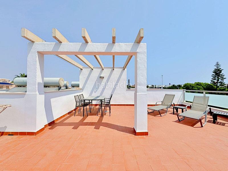 Foto b1f47098-3396-4ed0-836a-7fbd153a66b3. Apartamento presentamos este exclusivo apartamento de reciente construcción en una prestigiosa zona residencial , junto a los altos en torrevi en Torrevieja