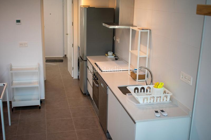 Foto 0b682498-1e0e-4f69-b578-96592ee7c44a. Casa adosada presentamos este chalet adosado de obra nueva a estrenar en 2025, una vivienda diseñada para ofrecer el máximo confort en la costa en Santa Pola