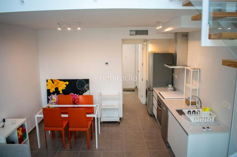 Foto 2e53ce80-8a9a-47f5-9b9f-4b71332a3c6d. Casa adosada presentamos este chalet adosado de obra nueva a estrenar en 2025, una vivienda diseñada para ofrecer el máximo confort en la costa en Santa Pola