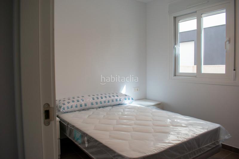 Foto 32570a88-60e7-4378-a927-d07a8678a4a7. Casa adosada presentamos este chalet adosado de obra nueva a estrenar en 2025, una vivienda diseñada para ofrecer el máximo confort en la costa en Santa Pola