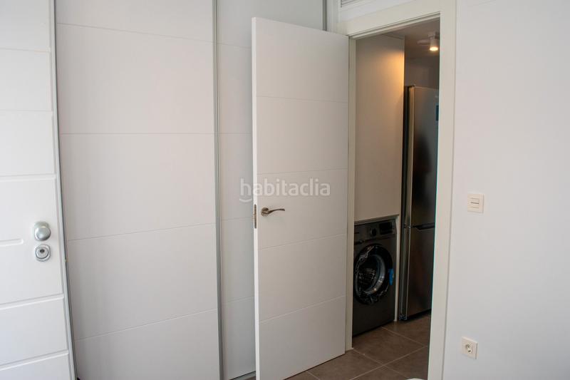 Foto 43558ff2-f57c-4daf-ac70-c1cd96febf7a. Casa adosada presentamos este chalet adosado de obra nueva a estrenar en 2025, una vivienda diseñada para ofrecer el máximo confort en la costa en Santa Pola