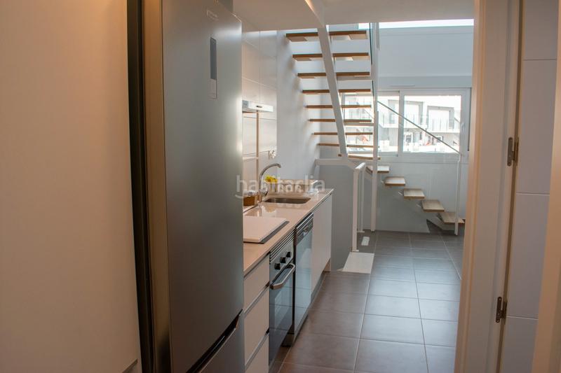 Foto 836f80b8-77a0-4d3b-a602-27dad274019c. Casa adosada presentamos este chalet adosado de obra nueva a estrenar en 2025, una vivienda diseñada para ofrecer el máximo confort en la costa en Santa Pola