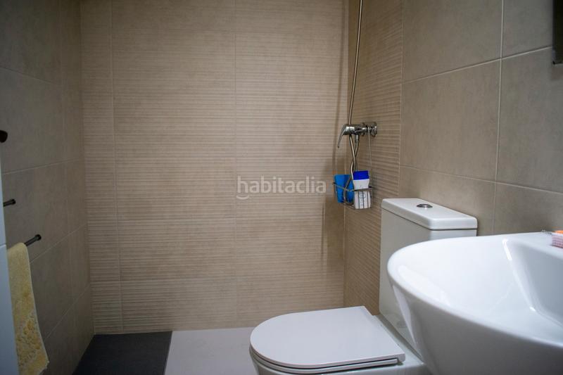 Foto 8b4c3764-ad41-4e65-81ff-337459f18745. Casa adosada presentamos este chalet adosado de obra nueva a estrenar en 2025, una vivienda diseñada para ofrecer el máximo confort en la costa en Santa Pola