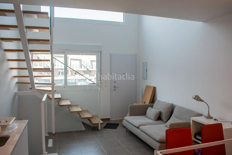 Foto acf77849-60fd-4028-9345-9381bd4ed5bf. Casa adosada presentamos este chalet adosado de obra nueva a estrenar en 2025, una vivienda diseñada para ofrecer el máximo confort en la costa en Santa Pola