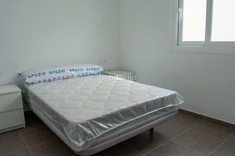 Foto b4449ca0-ff49-4d1f-9579-eed3fb5075f7. Casa adosada presentamos este chalet adosado de obra nueva a estrenar en 2025, una vivienda diseñada para ofrecer el máximo confort en la costa en Santa Pola