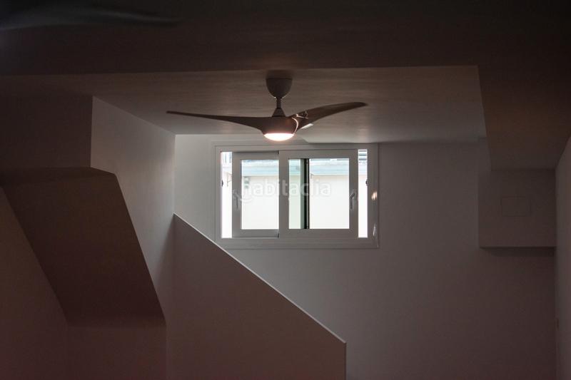 Foto b4f1a05a-778f-48e8-ab6a-2ef294a2fd0d. Casa adosada presentamos este chalet adosado de obra nueva a estrenar en 2025, una vivienda diseñada para ofrecer el máximo confort en la costa en Santa Pola