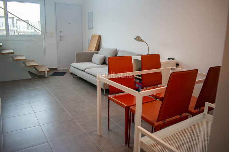 Foto be301503-b1d1-4b50-9ff6-c054a65deea4. Casa adosada presentamos este chalet adosado de obra nueva a estrenar en 2025, una vivienda diseñada para ofrecer el máximo confort en la costa en Santa Pola
