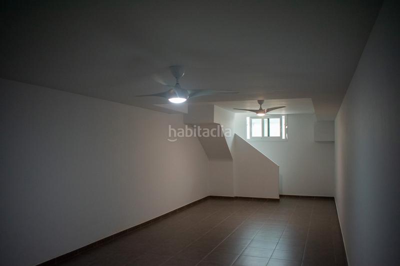 Foto ca82127c-1c6d-4140-9c3a-e5023e142774. Casa adosada presentamos este chalet adosado de obra nueva a estrenar en 2025, una vivienda diseñada para ofrecer el máximo confort en la costa en Santa Pola