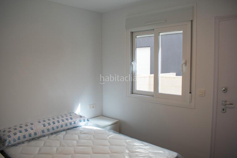 Foto f2276376-175d-4c86-a218-83a60422b7ed. Casa adosada presentamos este chalet adosado de obra nueva a estrenar en 2025, una vivienda diseñada para ofrecer el máximo confort en la costa en Santa Pola