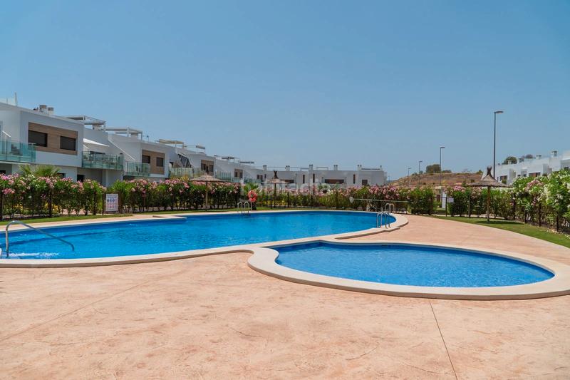 Foto 8c96a4fe-3528-4961-b31b-7142d96d5c85. Casa adosada le presentamos una magnífica oportunidad de adquirir ennbspresidencial de 4 exclusivos adosados en vistabella golf, costa en Orihuela