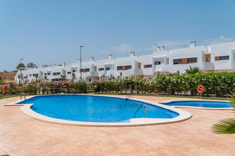 Foto e4f6c33c-7510-4ae5-ae54-946e18f0d3ec. Casa adosada le presentamos una magnífica oportunidad de adquirir ennbspresidencial de 4 exclusivos adosados en vistabella golf, costa en Orihuela