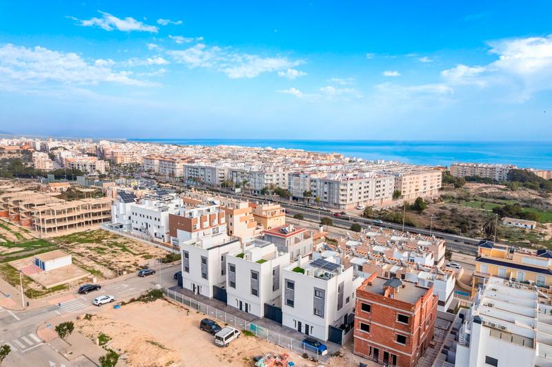 Foto 5eefe538-551d-49e1-8b08-d1b31a9d5162. Xalet a Los Secanos Guardamar del Segura