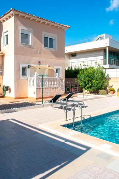 Foto 226990c8-087b-46b8-84e6-a7edcb3c0064. Xalet amb aparcament piscina a La Zenia Orihuela