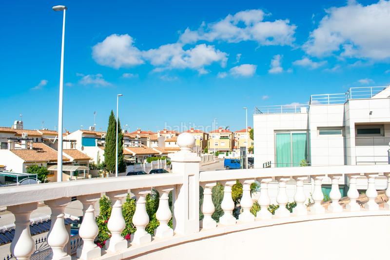 Foto 34b6931c-d975-4c94-9cec-24c055a960f4. Xalet amb aparcament piscina a La Zenia Orihuela