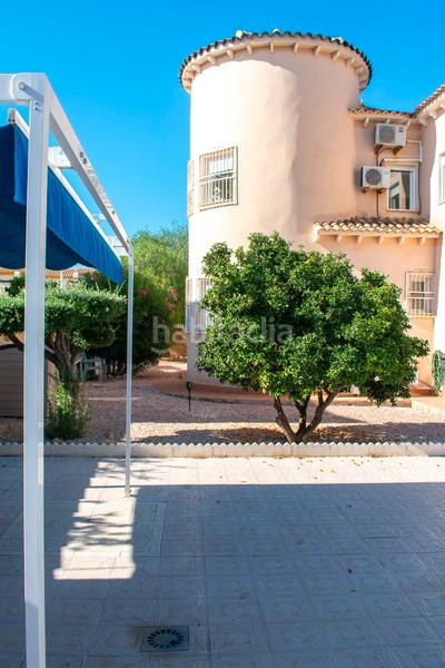 Foto 6bfff8ae-7e72-4f85-94ae-5dabecd6730e. Xalet amb aparcament piscina a La Zenia Orihuela