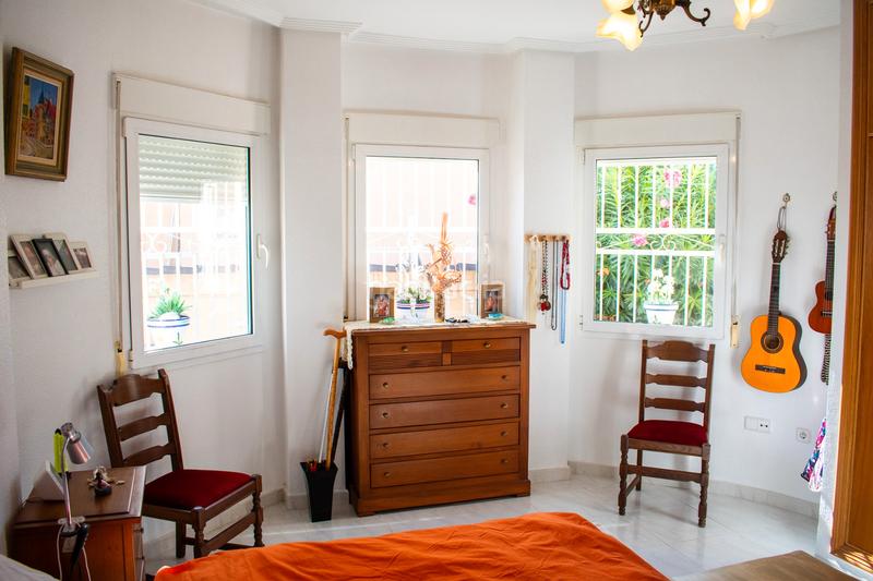 Foto a27d12da-902c-409d-b3b9-2a29b1a3374f. Xalet amb aparcament piscina a La Zenia Orihuela