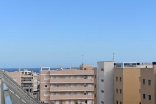 Àtic a Villamartín-Las Filipinas. Este atractivo apartamento de tres dormitorios y dos baños está
