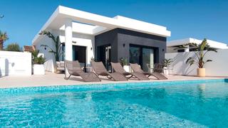 Casa adossada a Rojales. Descubra esta elegante villa de alta gama de 245 m situada en un