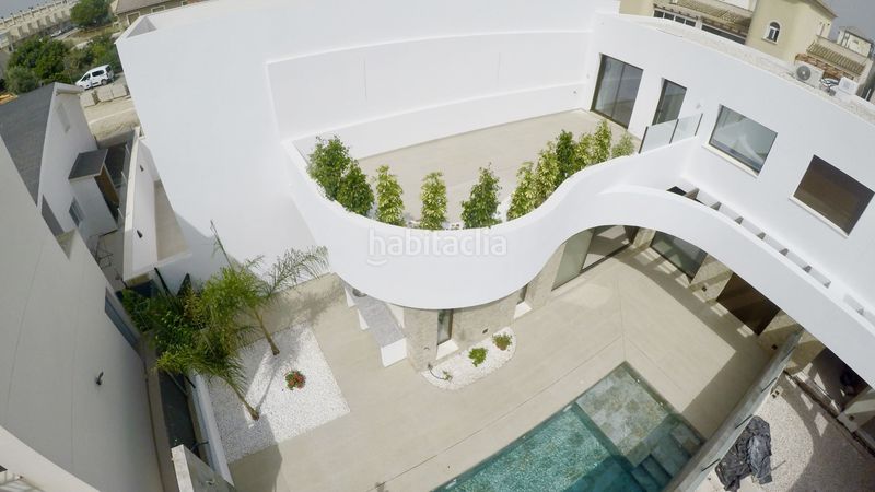 Foto 669ad810-d9b3-47bc-9acf-0c8493e3e83f. Apartamento descubra una oportunidad única de adquirir una villa adosada de ensueño en la heredada, rojales. esta impresionante propiedad de 3 en Almoradí