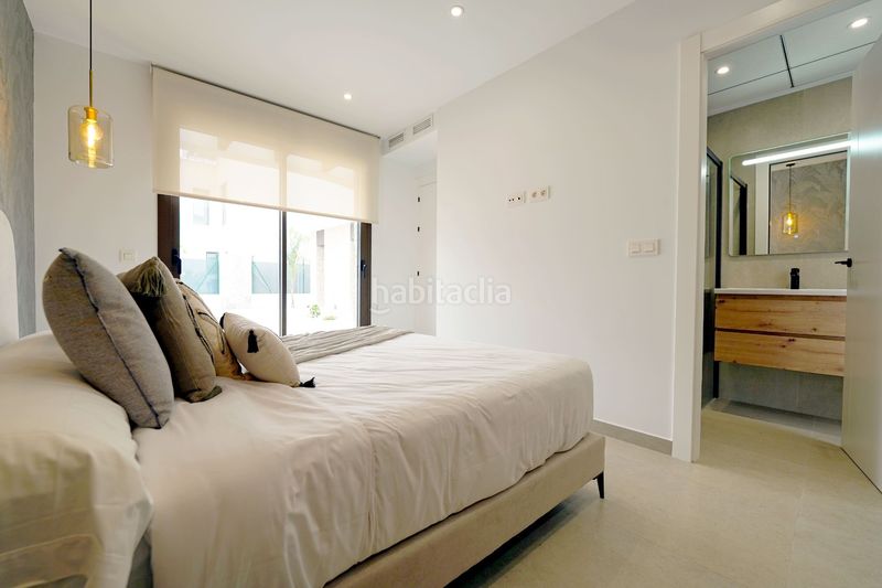 Foto b4aaf7cc-ff7b-4123-a345-2571bfb1b6c5. Apartamento descubra una oportunidad única de adquirir una villa adosada de ensueño en la heredada, rojales. esta impresionante propiedad de 3 en Almoradí