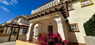 Casa adossada a Lomas de Cabo Roig - Los Dolses. Descubra este adosado recién reformado en la prestigiosa zona de