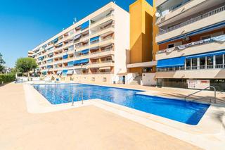 Apartament a Punta Prima. En una fantástica urbanización , en el límite entre torrevieja y