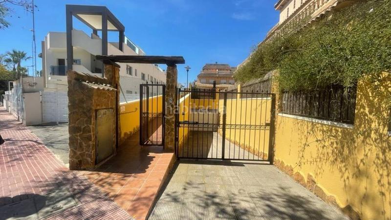 Foto edf6e428-038d-4def-8adb-638bb239da74. Casa adossada amb aparcament piscina a El Edén Guardamar del Segura