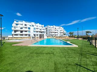 Apartament a Mar Menor golf. Descubra este apartamento de reciente construcción, listo para e