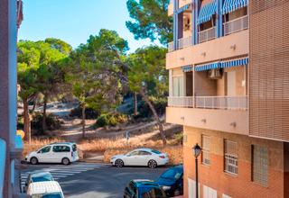 Apartamento en Puerto Deportivo. Descubra este bonito apartamento de 2 dormitorios y 2 baños, sit