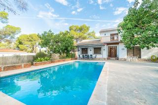 Maison à El Pinar de Campoverde. Descubre esta casa independiente de 4 dormitorios ubicada en la
