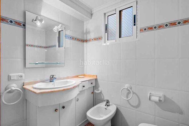 Foto 11b46f7e-6e62-4742-9f50-7f504811d569. Apartamento descubra este grannbspapartamento en primera línea de playa, situado en la codiciada playa del cura , una de las zona en Torrevieja