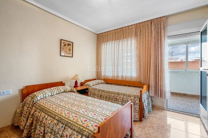 Foto 32d34cd1-77e5-4d40-ab00-6bdc47b2b5a1. Apartamento descubra este grannbspapartamento en primera línea de playa, situado en la codiciada playa del cura , una de las zona en Torrevieja